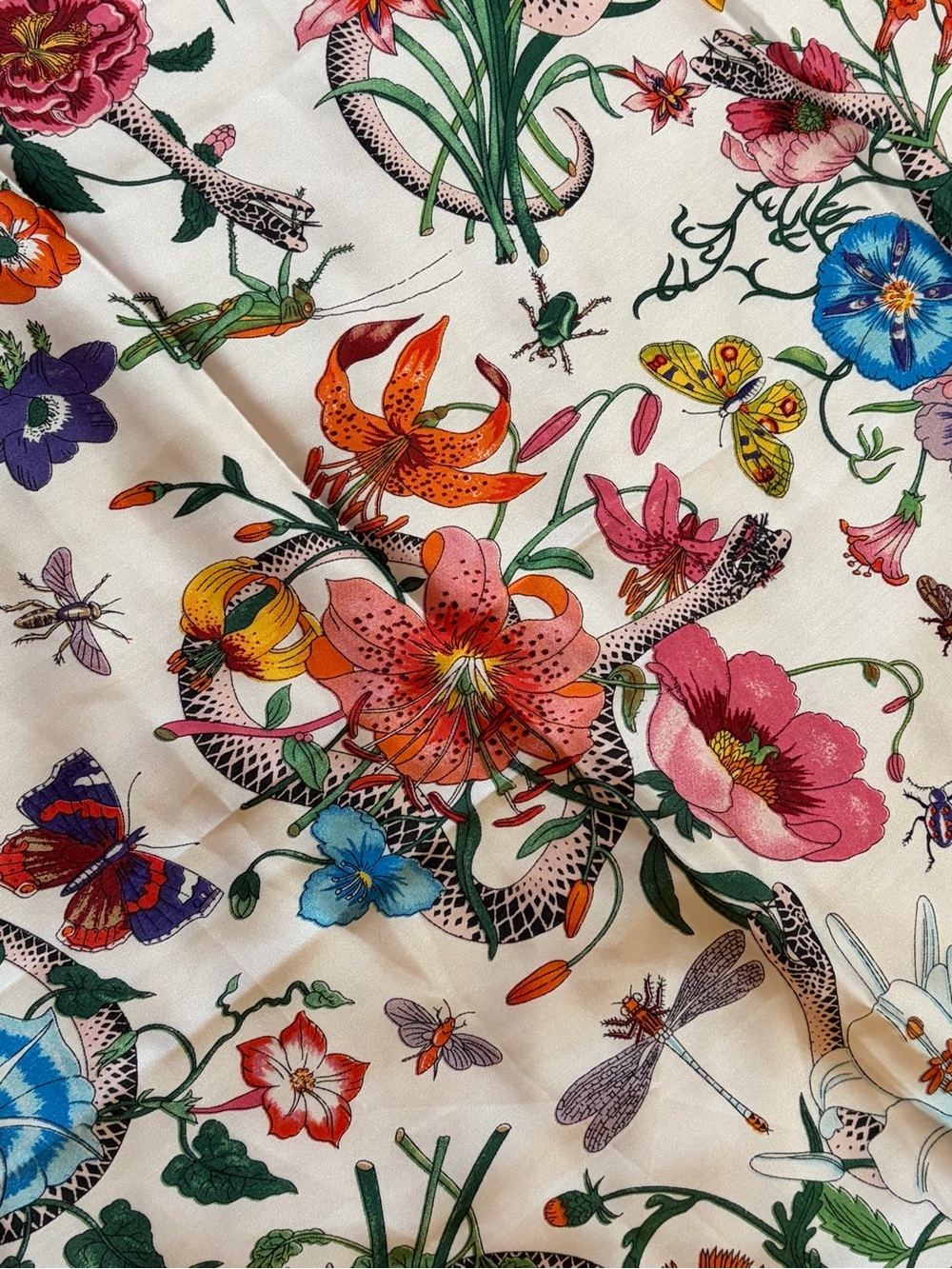 Gucci Flora Snake 100% Silk Scarf - Picture 11 of 16